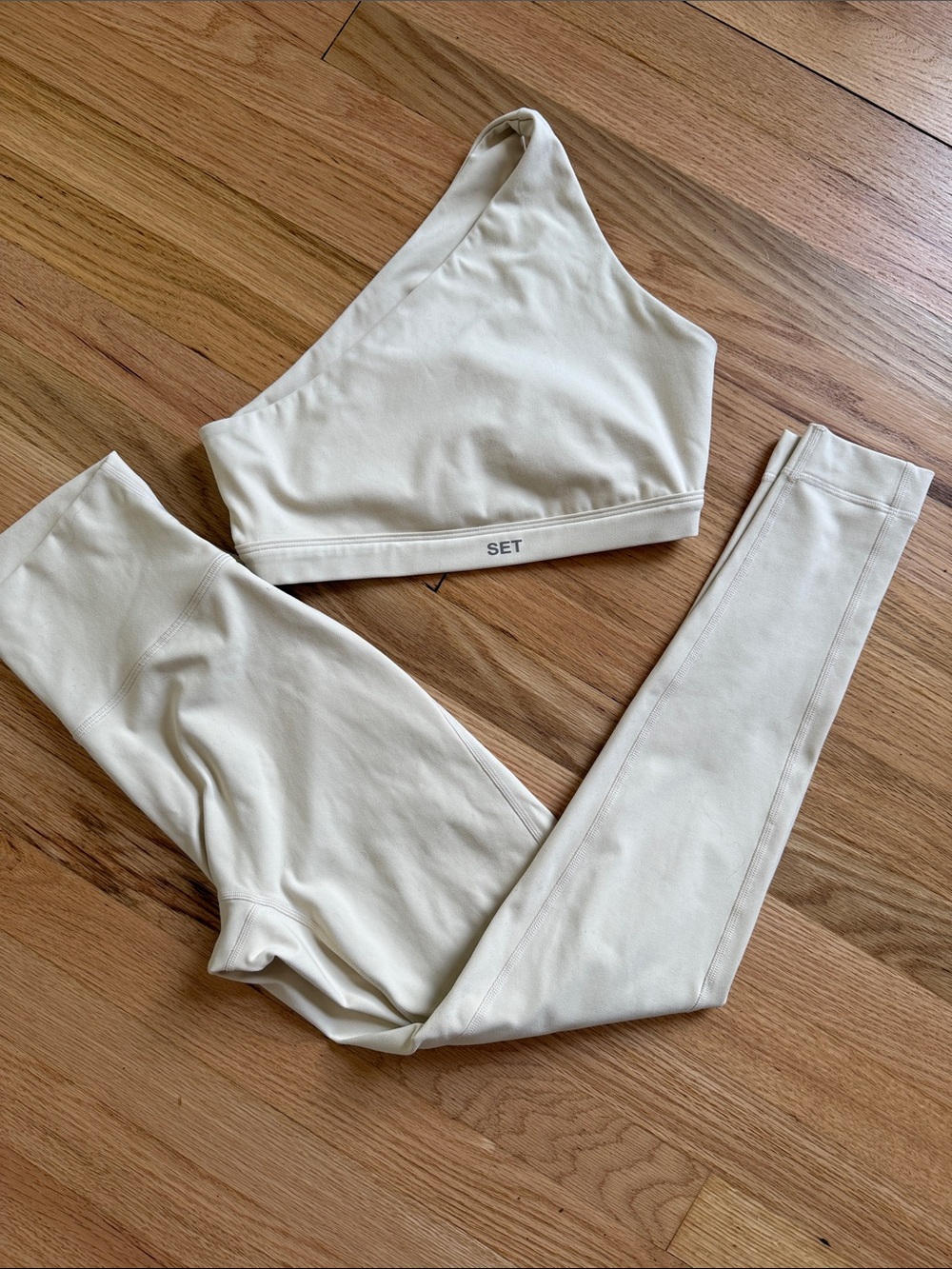 Set Active One-Shoulder Cream Active Set - "SET" Logo sports bra and leggings M